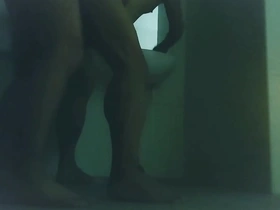 公廁遇到騷